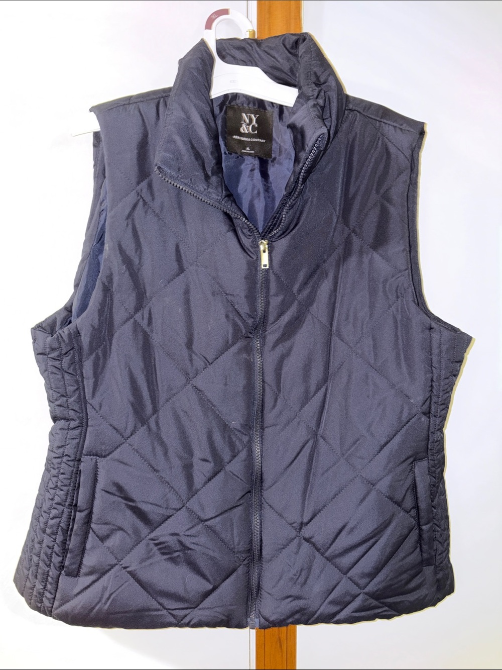 New York & Company Quilted Sleeveless Vest in Navy Blue